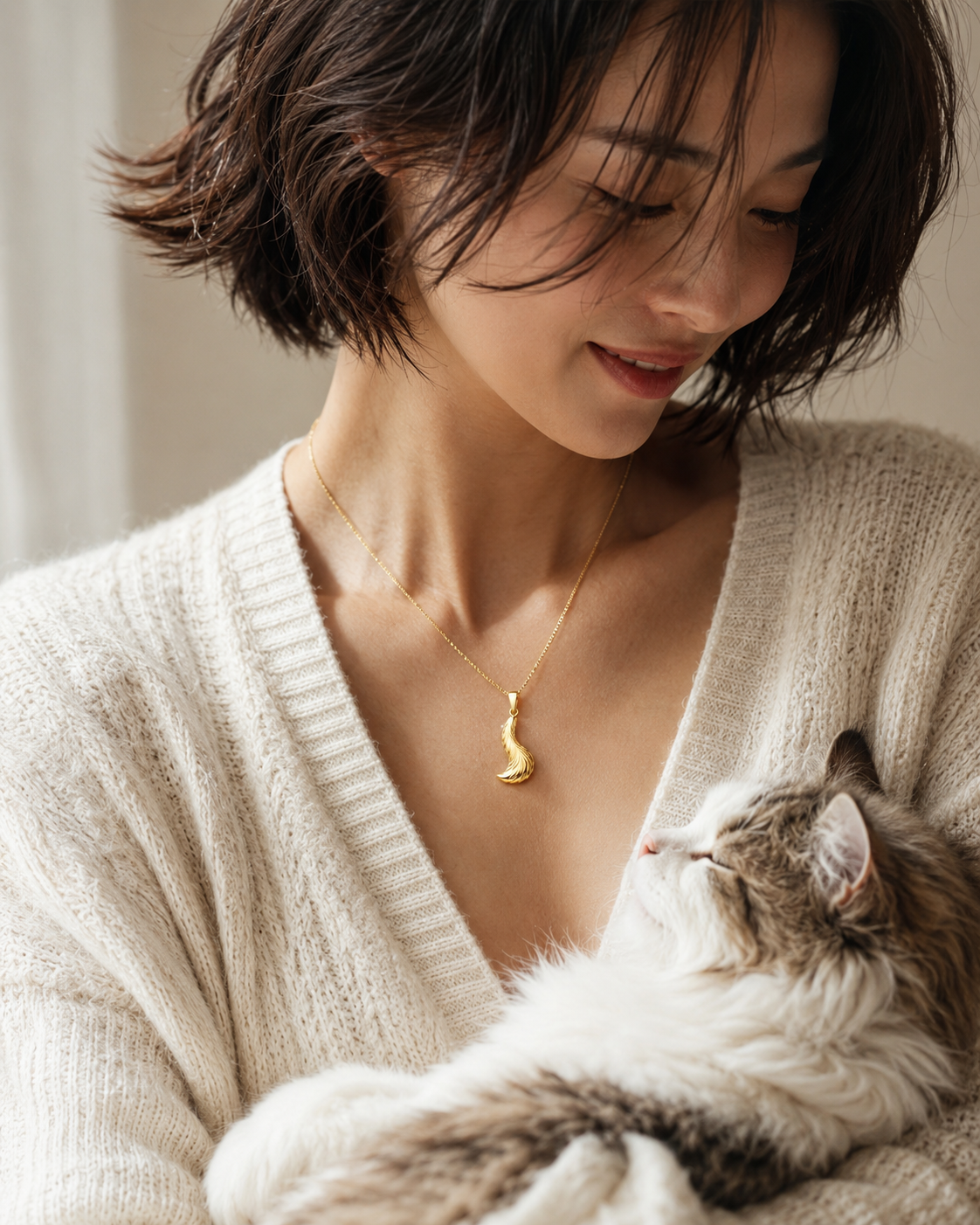 猫のしっぽペンダント 着用イメージ
